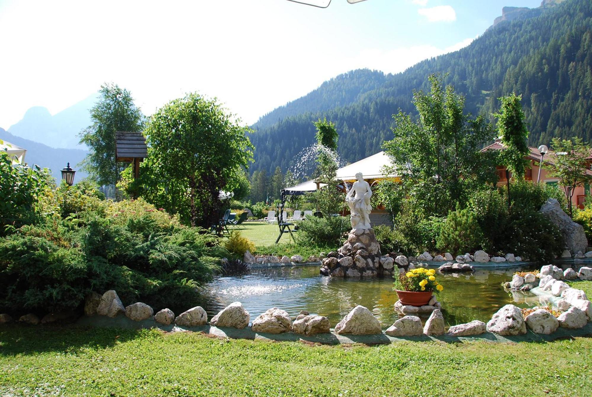 Dolomiten Hotel Irma Canazei Buitenkant foto