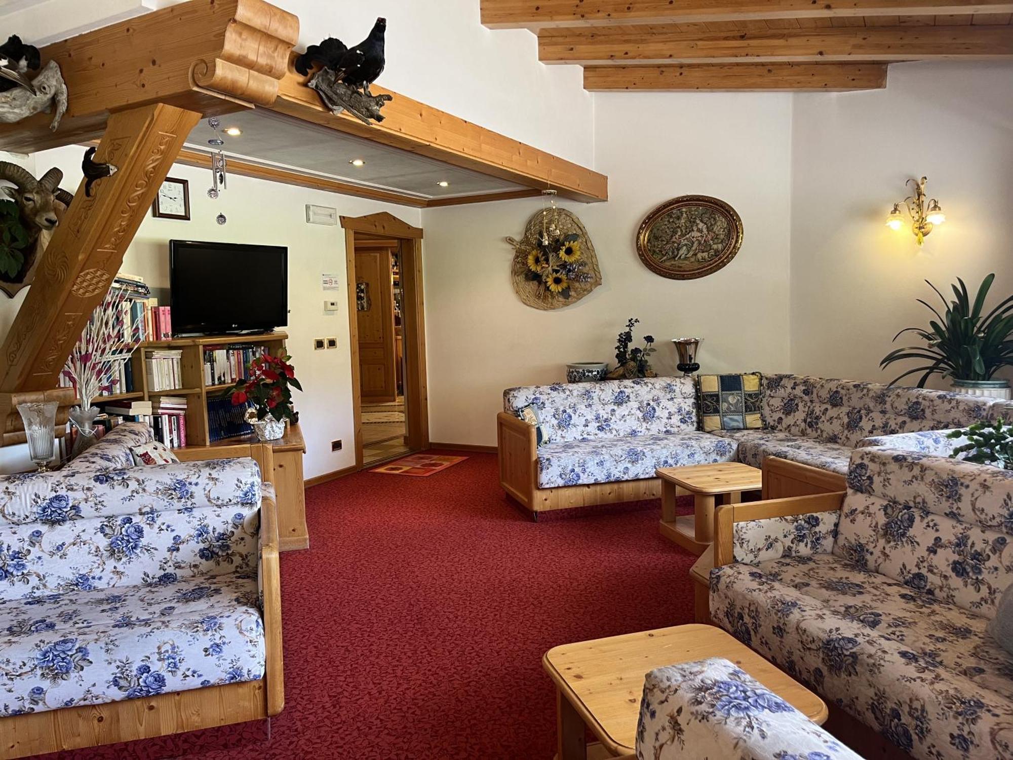Dolomiten Hotel Irma Canazei Buitenkant foto